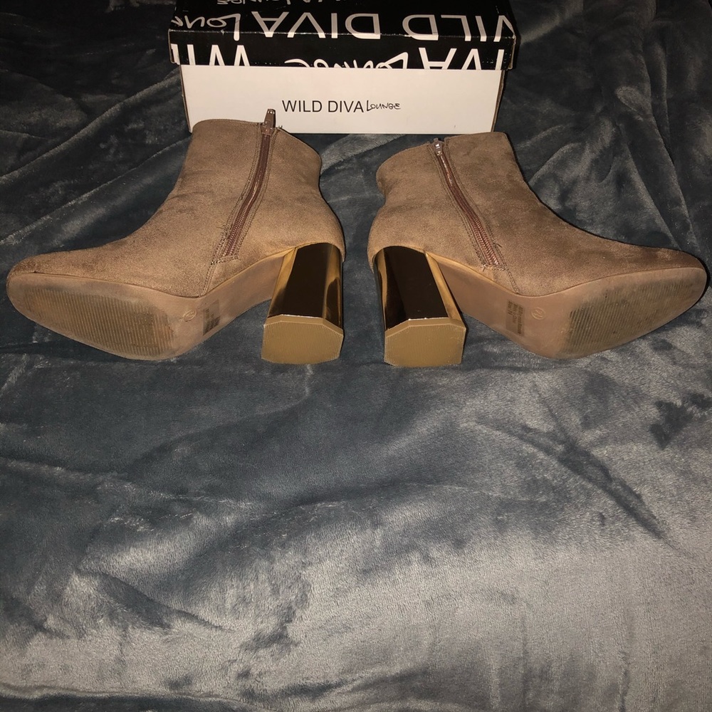 Gold Heel Tan Suede Size 7.5 Boots 👢 - Picture 5 of 7